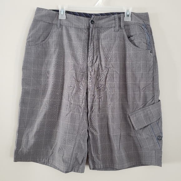 Lululemon – Cargo Shorts Wide Leg Technical Fabric Gray Blue Plaid Light… - Picture 1 of 7